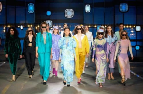 Mannequins présentant une collection de vêtements de créateur